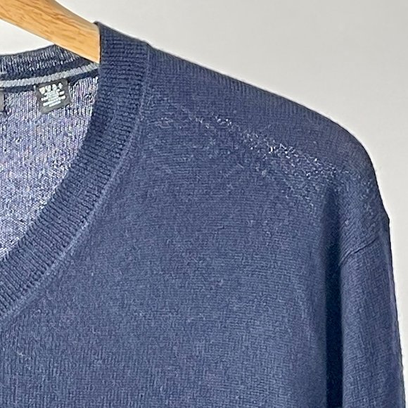 Men's Saks Fifth Avenue Extra Fine Merino Wool V Neck Sweater, Navy Blue, Size M - Picture 3 of 5